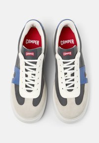 Sneakers with a grey fabric upper, white laces, and a light grey suede toe. Features a blue accent and red "CAMPE" logo on the tongue.