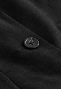 Next LINE - REGULAR FIT - Liivi - black
