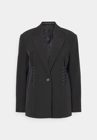 Černý blazer s přizpůsobeným designem, s jedním knoflíkovým zapínáním a dekorativními šněrováními po stranách. Hladká textura a strukturovaný tvar.