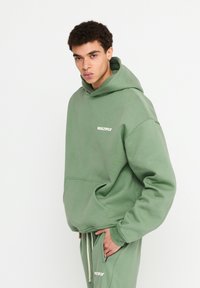 Multiply Apparel MULTIPLY - Jersey con capucha - hedge green