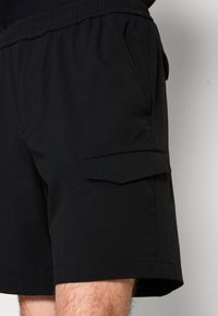 BOSS Šortky - black
