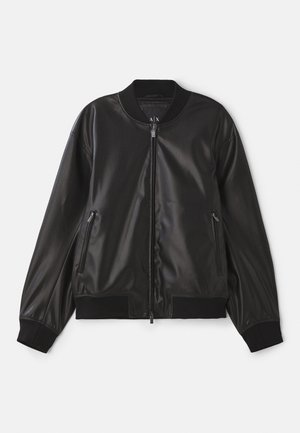 Giacca bomber nera realizzata in morbida ecopelle, con chiusura a zip frontale, polsini e orlo a coste e due tasche laterali con zip.
