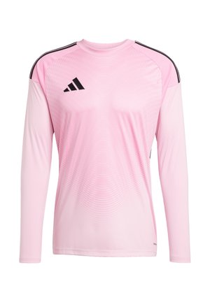 Langärmliges Sportshirt in hellrosa mit einem schwarzen drei-streifen Design auf den Schultern und einem Logo auf der Brust; leichtes, glattes Stoffmaterial.