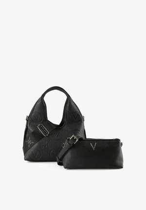 Schwarze Handtasche aus synthetischem Leder mit lässigem Design, geprägt mit Blumen- und Logo-Mustern. Inklusive einer kleineren passenden Tasche mit Reißverschluss.