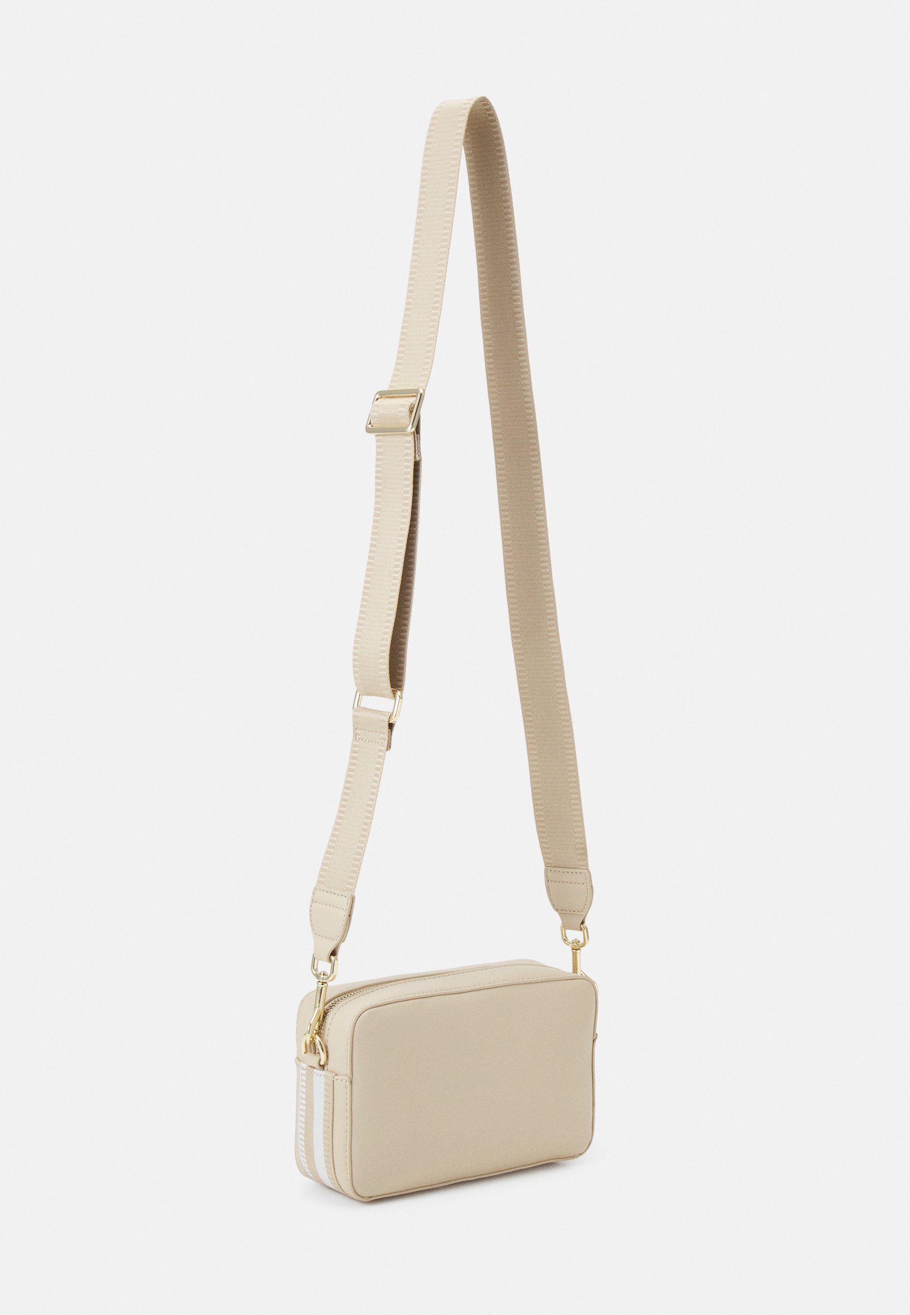 【papier】Cross Cami / Beige Tommy Hilfiger ESSENTIAL CAMERA BAG - Geantă crossbody - white