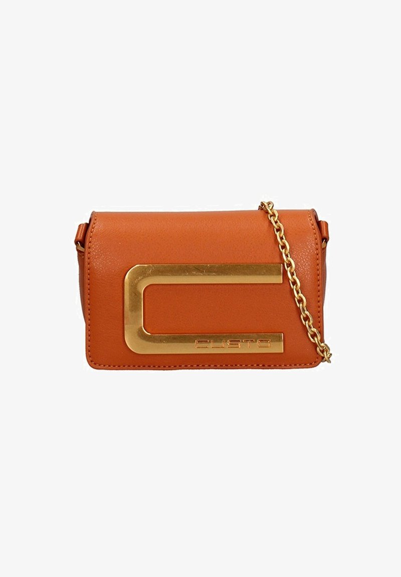 Borsa a tracolla in pelle arancione con una texture liscia, dotata di una chiusura in metallo dorato e una tracolla a catena. Logo in rilievo sul davanti.