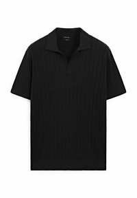 Mustapaitainen lyhythihainen polo, jossa on V-kaula-aukko ja ribbikuvio. Varustettu tasaisella kauluksella ja suorella helmalla.
