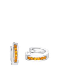 Orecchini a cerchio in argento con sei pietre di ambra tonde disposte in un pattern lineare su un lato, finitura liscia e lucidata, design moderno.