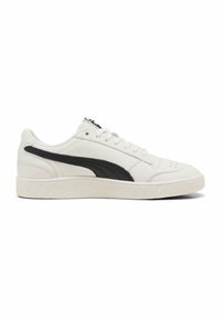 Hvide lædersneakers med sorte accenter, tekstureret gummisål og glat finish. Har perforeringer på tåen for ventilation.