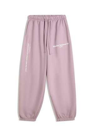 Lila Jogginghosen mit elastischem Bund und Bündchen, Kordelzug, Seitentaschen und weißen Textdrucken "Studio Session 03" sowie "Linien, die ins Nichts und überall hinführen."