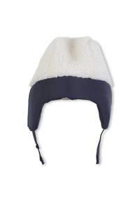 Chapeau d'hiver bleu marine avec doublure en fausse fourrure blanche, doté de rabats d'oreilles et de sangles ajustables pour un maintien sécurisé. Texture douce, design rembourré.