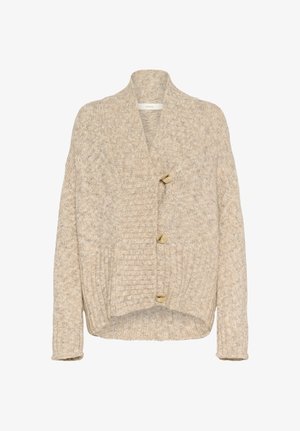 Béžový hrubý pletený kardigán s rytým šálovým golierom, troma veľkými gombíkmi na prednej strane, dlhými rukávmi a o niečo dlhším zadným lemom.