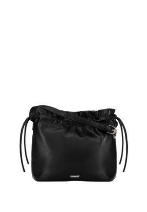 Sac à main en cuir noir avec un haut froncé, une bandoulière réglable et des liens à tirer. Présente un petit logo à l'avant, texture lisse.