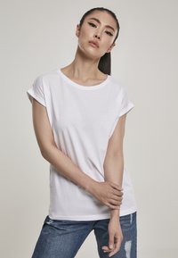 Urban Classics EXTENDED SHOULDER TEE - Základné tričko - white