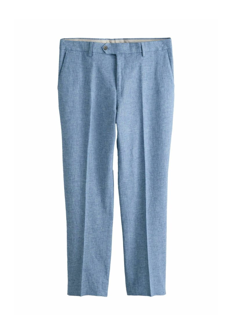 Pantalones azul claro hechos de tela texturizada con un corte entallado, que cuentan con bolsillos frontales y un cierre de un solo botón.