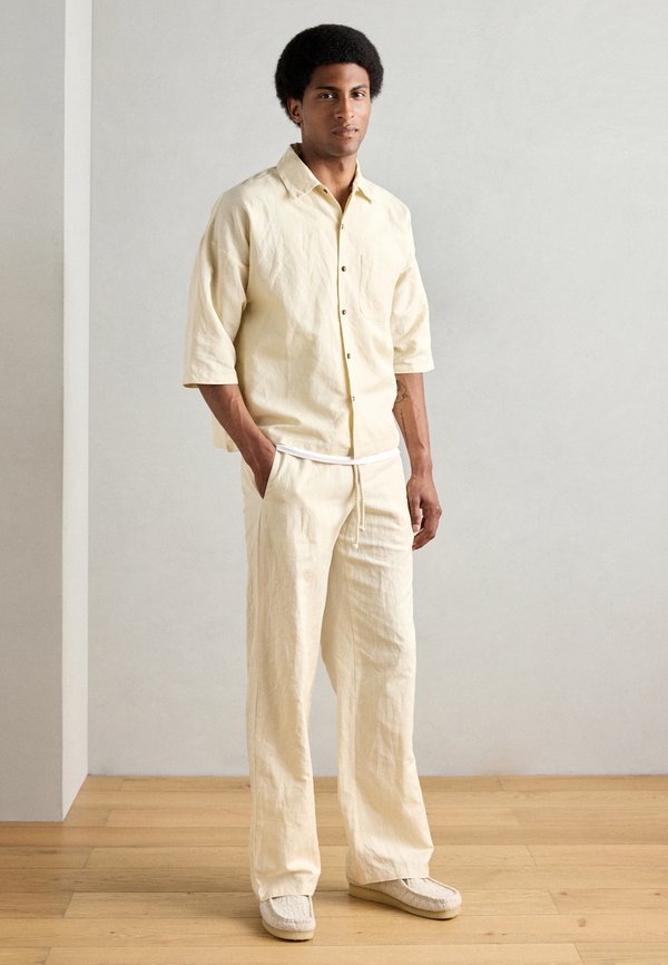 OLAITAN SET - Hemd - beige