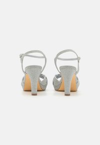 Menbur Sandali s platformo - silber