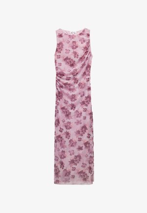 Ærmeløs lang kjole i gennemsigtigt lys rosa stof med lilla blomstermønstre. Har samlet detalje på siden, hvilket skaber en draperet effekt.