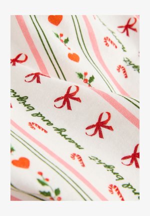 Fehér háttérrel ellátott pamutszövet, rózsaszín csíkokkal, piros masnikkal, zöld magyallevelekkel, piros szívekkel és cukorkabotokkal ismétlődő mintában.