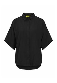 Camisa negra de manga corta hecha de tejido texturizado, con cuello tipo polo y cierre de botones en la parte delantera, con un dobladillo curvado.