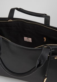 Anna Field Attachetasker - black