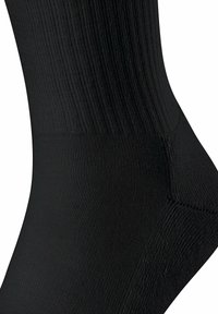 Czarna bawełniana skarpetka z żebrowaną teksturą, o długości do połowy łydki, wzmocnionymi piętą i palcami. Czyste wykończenie bez wzorów.