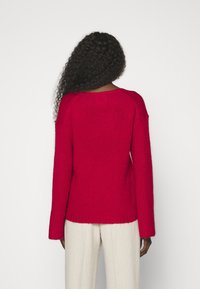 By Malene Birger Neule - red