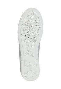 Suela de zapato de goma blanca con patrones circulares y de letras, con agujeros de ventilación. La parte lateral tiene una textura plateada. Logo de la marca "GEOX" visible.
