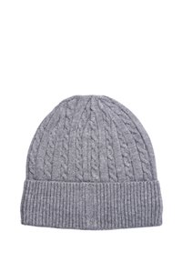 Berretto lavorato a maglia grigio con un motivo a treccia sul corpo e una fascia a costine. Realizzato in un tessuto morbido e testurizzato, adatto per il freddo.