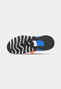 Nike Performance FREE METCON 6 - Trening copati - orange/white/blue/black