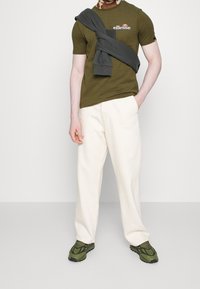 Ellesse Jednoduché tričko - khaki