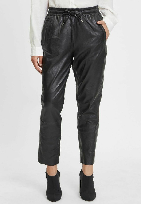 GWTARIZA LGARYV - Lederhose