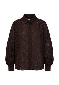 Chemise noire à manches longues avec motif en dentelle florale, col pointu et poignets froncés sur un fond blanc uni.