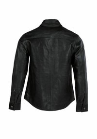 Férfi fekete bőrdzseki, sima textúrájú, hegyes nyakkal és hosszú ujjal, melyeken patentgombok találhatók. A hátoldal szabott és struktúrált kialakítású.