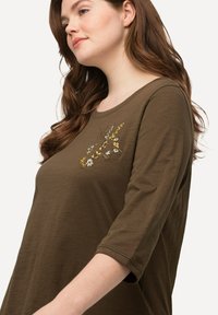Ulla Popken T-shirt con stampa - dark brown