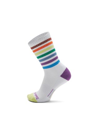 Calzino bianco con strisce orizzontali colorate in arancione, verde, blu e viola. Presenta un tallone e una punta rinforzati con accenti viola e verde lime.