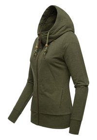 Olivengrøn zip-up hoodie med høj krave, snoretræk og trækstykker i træ. Har lange ærmer og sidelommer. Blødt stoffinish.