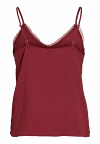 Haut caraco rouge foncé sans manches avec bretelles fines réglables et bordure en dentelle le long du décolleté, avec un tissu texturé.