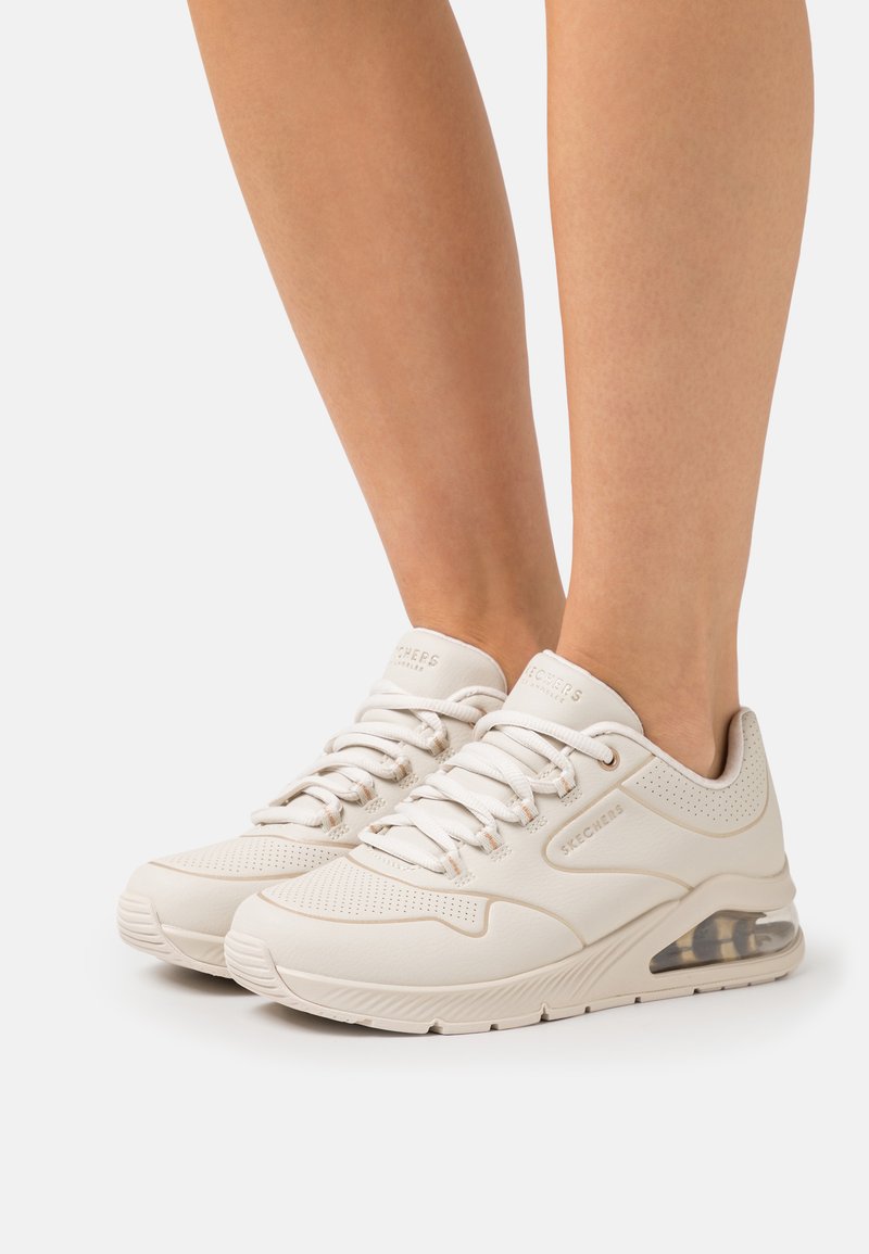 Skechers Sport UNO 2 Sneakers off white durabuck / gold trim