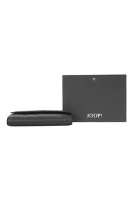 Portafoglio in pelle nera con motivo in rilievo, forma rettangolare slim e pattina frontale. Include una scatola grigia con il logo JOOP! stampato.