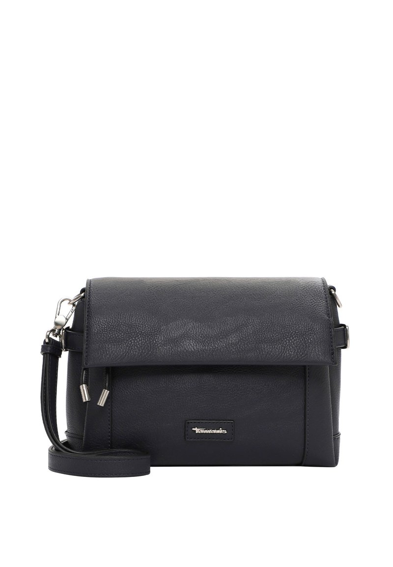 Borsa a tracolla nera in pelle con chiusura a pattina, hardware in tonalità argento, superficie testurizzata e tracolla regolabile. Forma rettangolare compatta.
