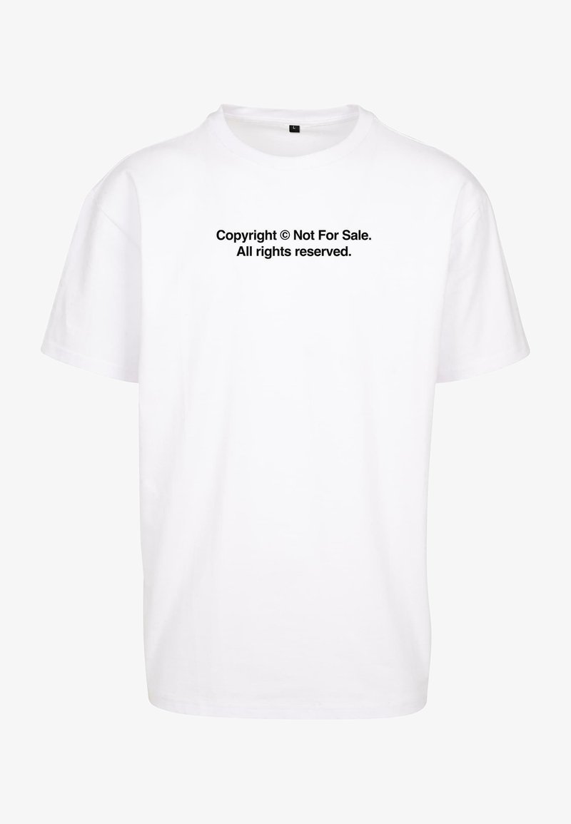 Valge puuvillane T-särk lühikeste varrukatega. Ees on musta teksti paistev "Autoriõigus © Müügiks mitte. Kõik õigused kaitstud."