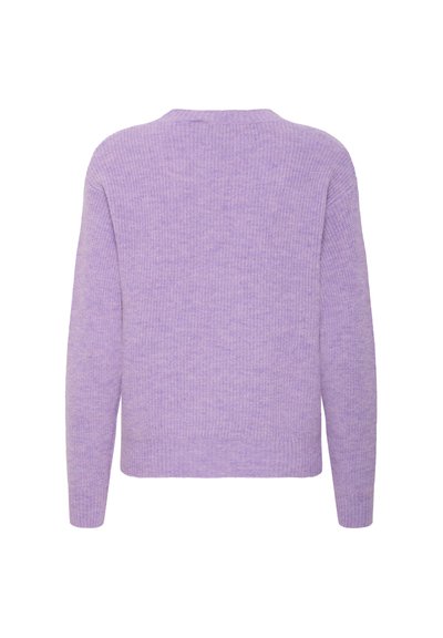Lilla kudumipullover pehmea tekstuuriga, ümmarguse kaelusega ja pikkade varrukatega; omab mugavat lõiget ning soonikkoes äärt ja varrukaid.