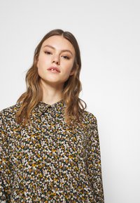 JDY PIPER - Vestido camiseiro - black/yellow