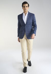 Pako Lorente - Marynarka