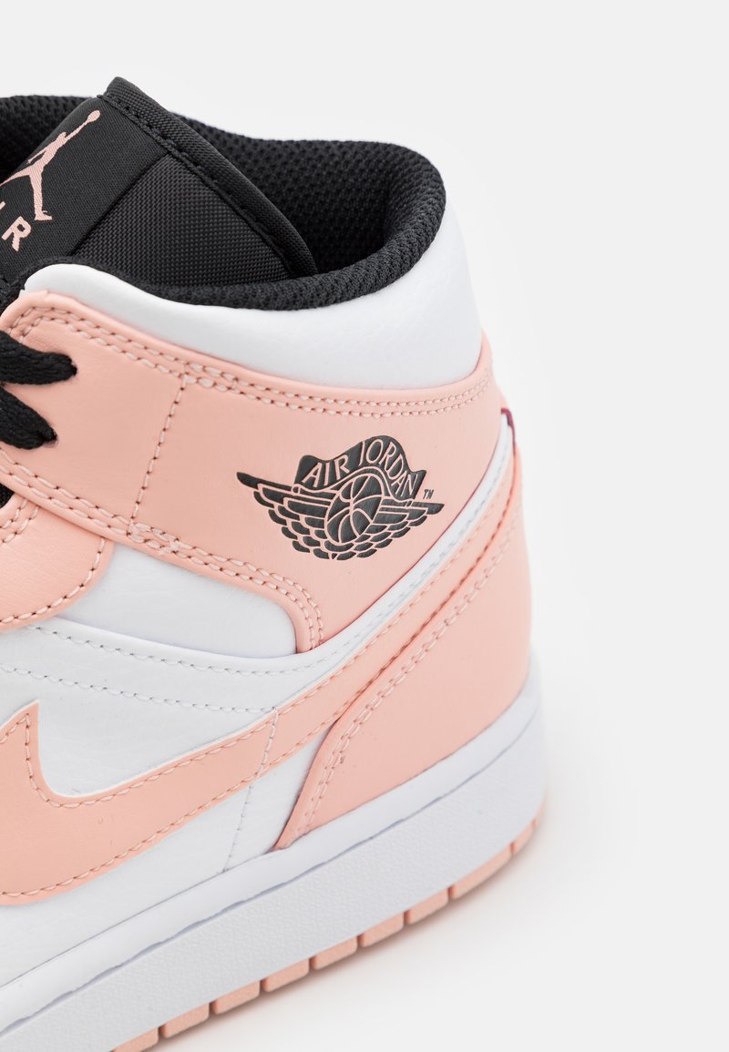 licht roze jordan 1