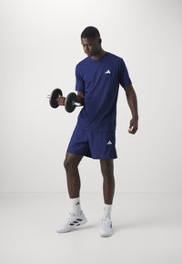 adidas Performance TRAIN ESSENTIALS COMFORT - Sportfelső - dark blue/white