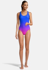 Blauw en roze gradient badpak met een gestippeld textuur, voorzien van een scoophals en een gemiddelde beenuitsnede. Ontworpen voor comfort en pasvorm.