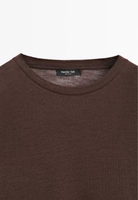 Brown cotton t-shirt with a round neckline and ribbed texture. Features a small label with "Massimo Dutti" inside the neck area.