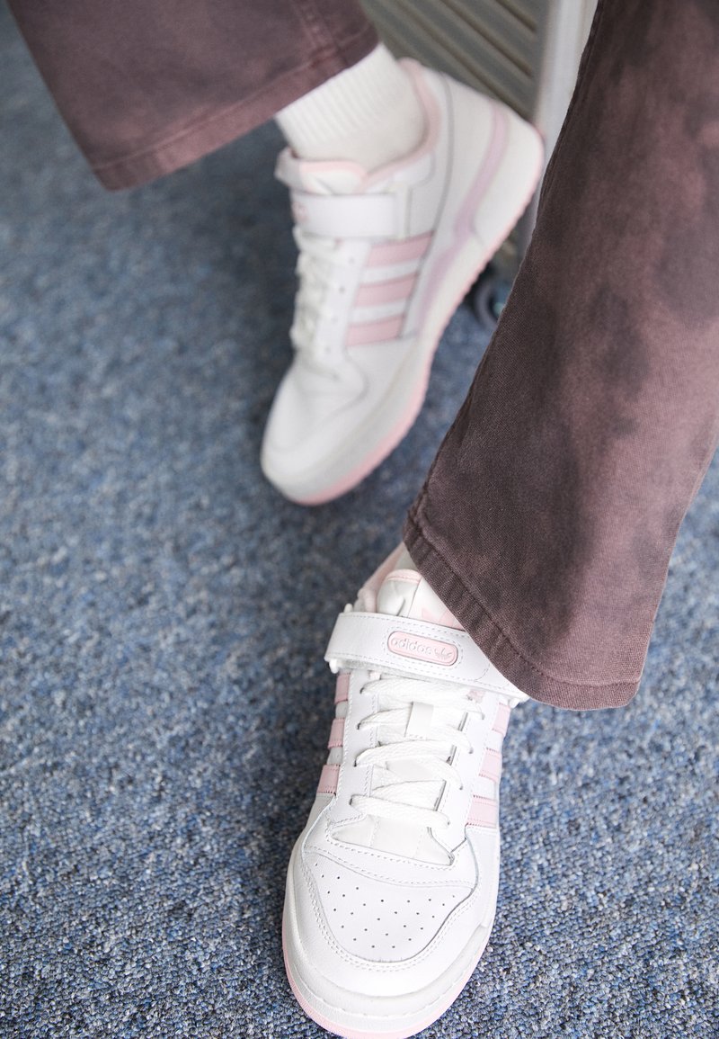 forum low collegiate green glow pink